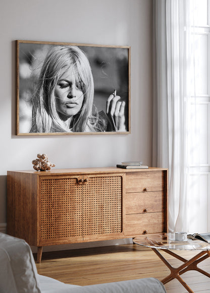 Brigitte Bardot mit Zigarette im Wind Poster 