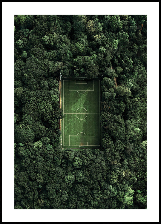 Poster Fußballplatz im Wald