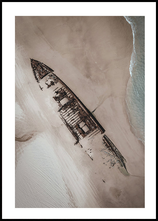 Poster Altes Schiff am Strand 