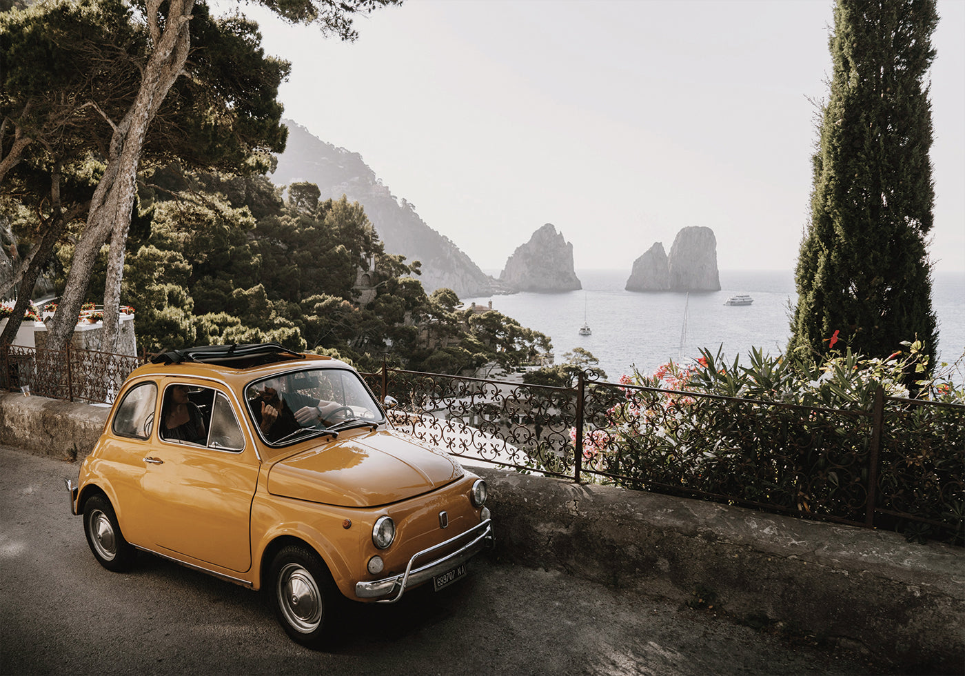 Poster Kleines orange Auto in Capri 