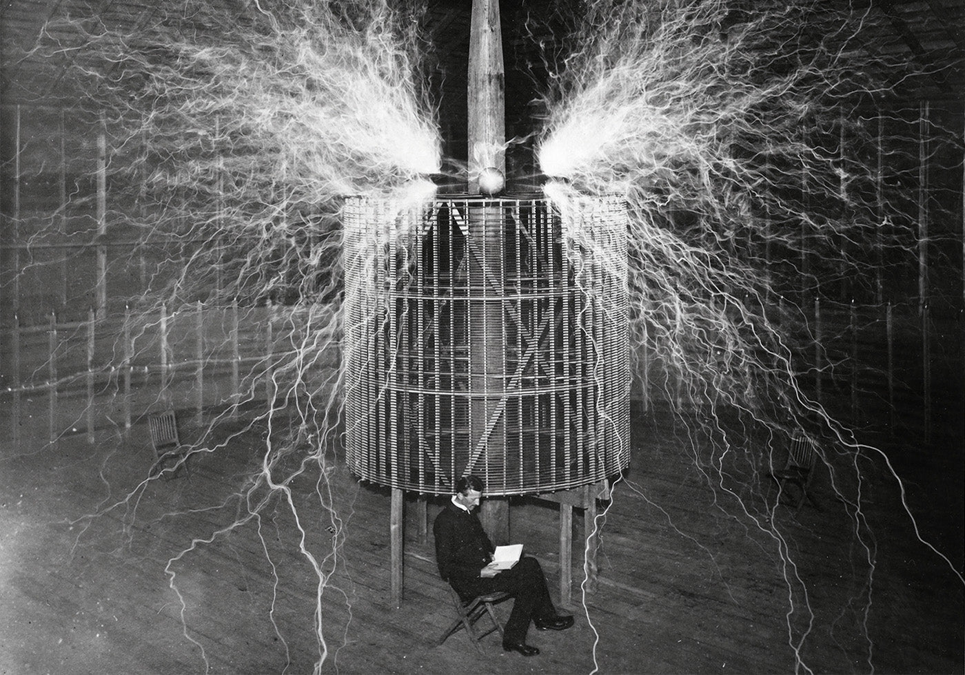 Nikola Tesla Elektrizität im Labor Poster 